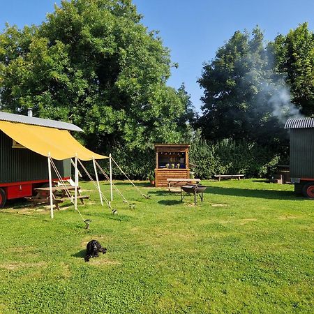 The Delkin Shepherds Huts Castle Combe Exterior foto