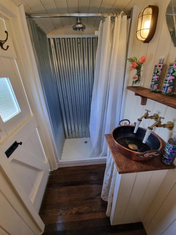 The Delkin Shepherds Huts Castle Combe Exterior foto