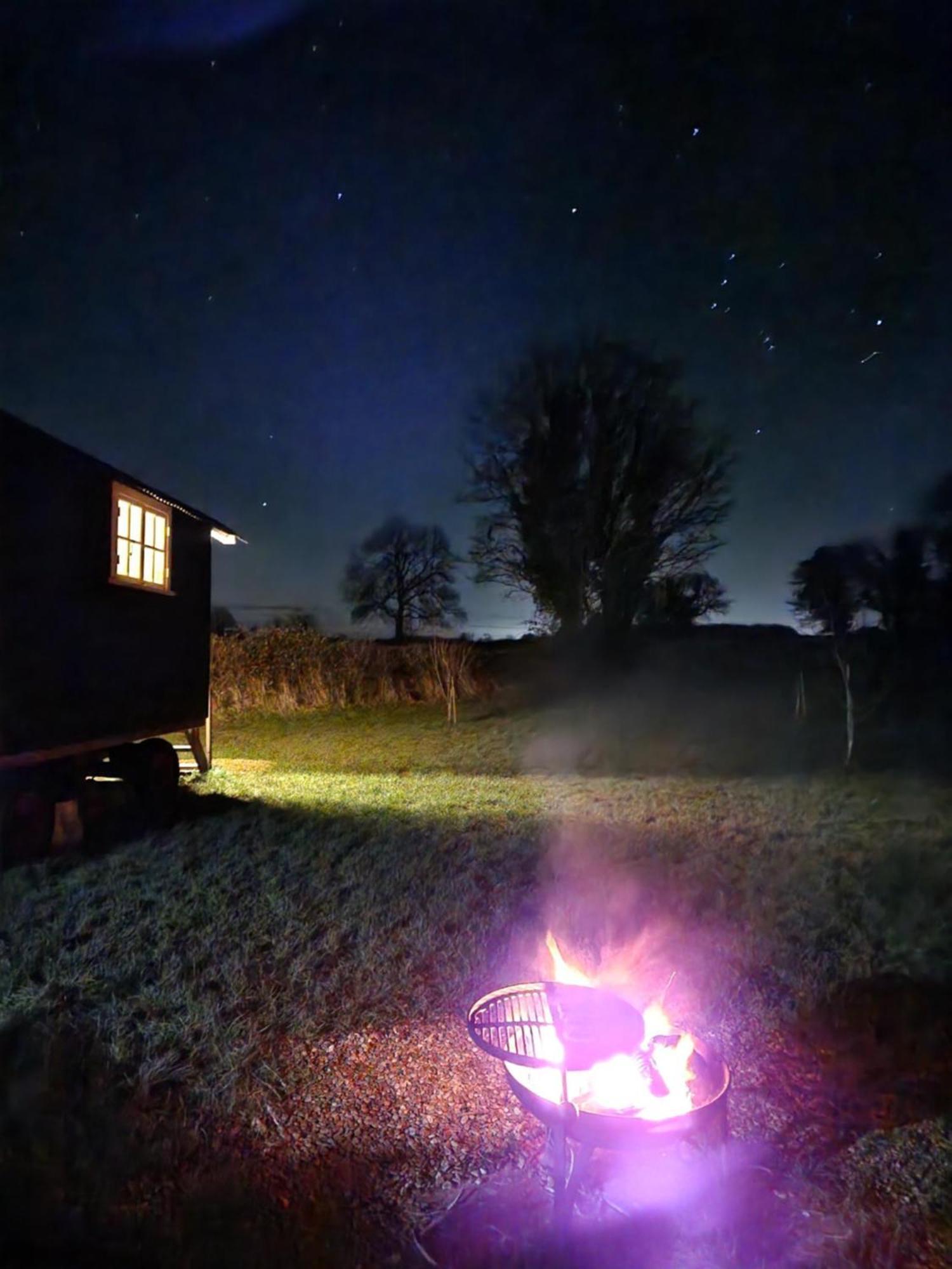 The Delkin Shepherds Huts Castle Combe Exterior foto