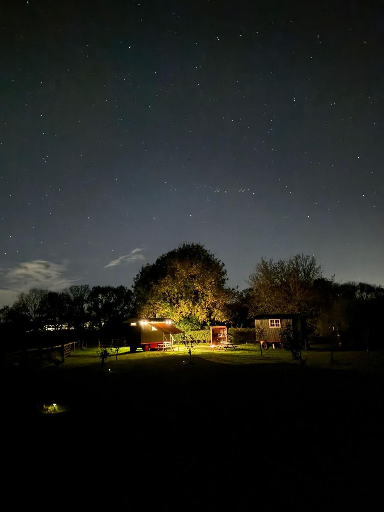 The Delkin Shepherds Huts Castle Combe Exterior foto