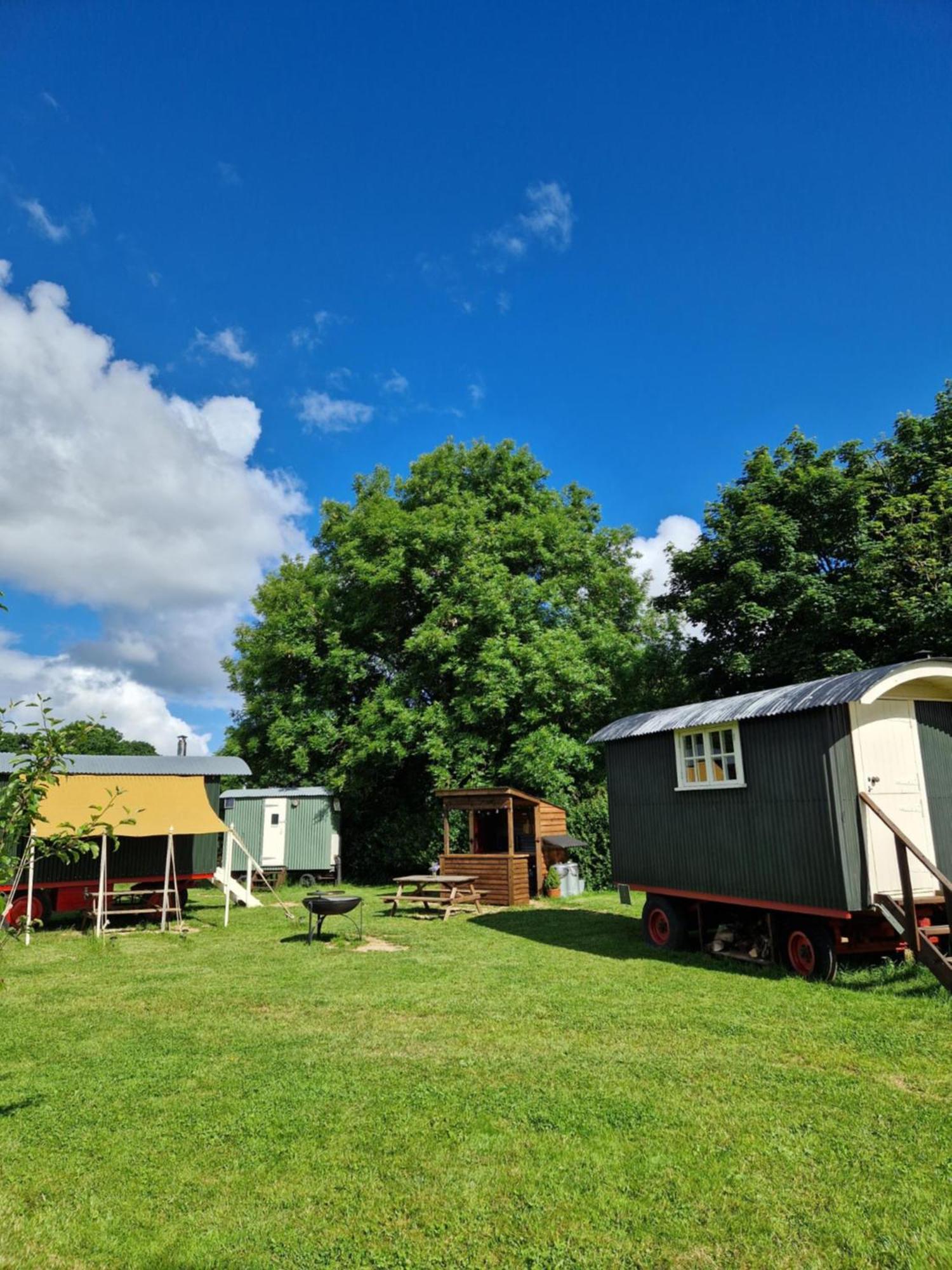 The Delkin Shepherds Huts Castle Combe Exterior foto
